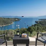 Akoni Villa *