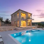 Villa Akoni Katomerion