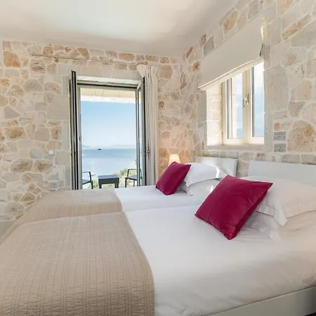 Akoni Villa Katomerion