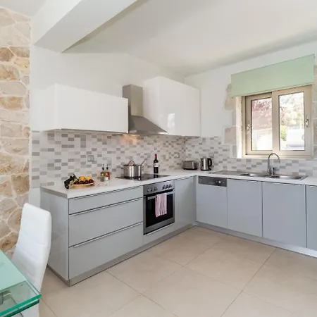 Akoni Villa Katomerion