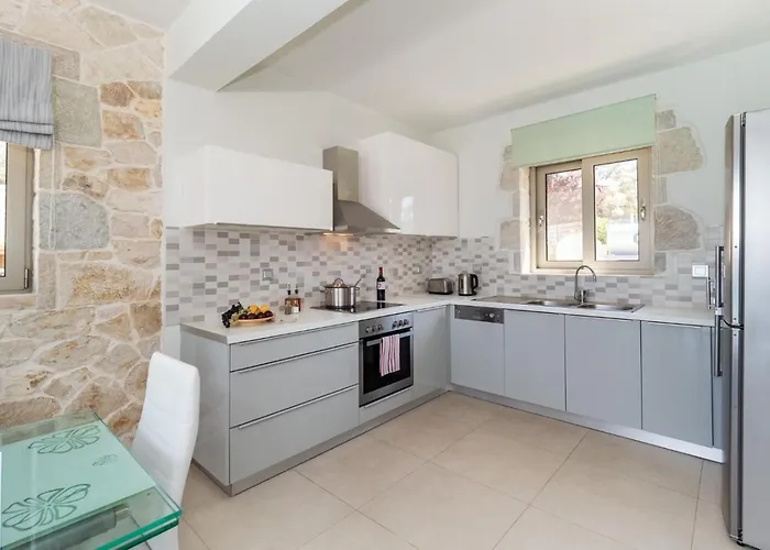 Akoni Villa Katomerion